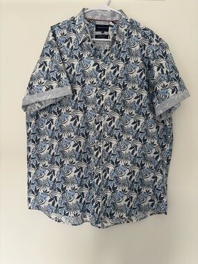 Daniel Hechter Short-Sleeve Floral Button-Down in Blue and White